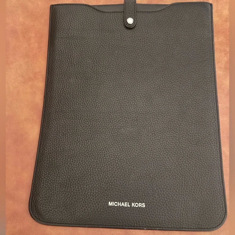 Michael Kors Medium Pebbled Leather Tech Sleeve